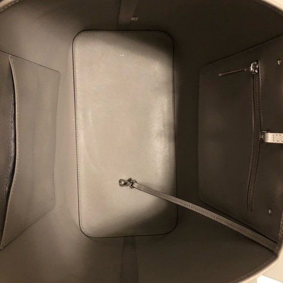 Micheal Kors tote - Picture 4 of 8